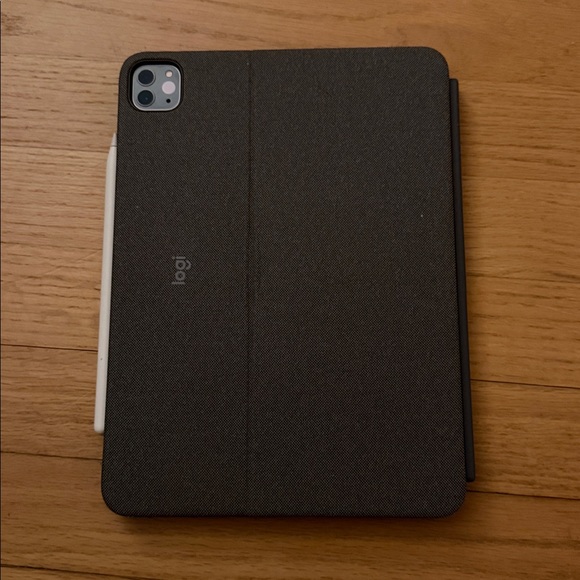 iPad Pro - Picture 3 of 3